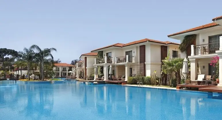 Lake House Pool View