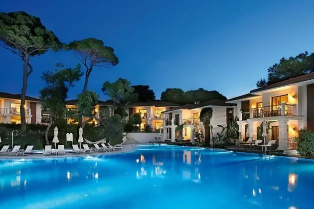 Lake House Pool View