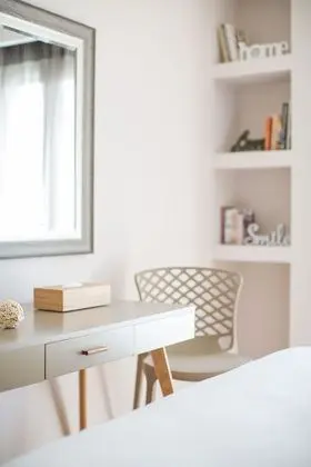 Daphne - Elaia Luxury 2nd Floor City Center Condo