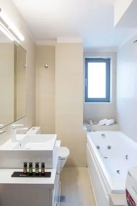 Daphne - Elaia Luxury 2nd Floor City Center Condo