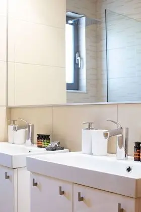 Saffron - Elaia Luxury Top Floor Condo with Private Pool