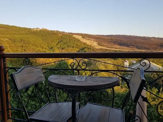 Tek Büyük Yataklı Oda, Dağ Manzaralı (Elianthi)