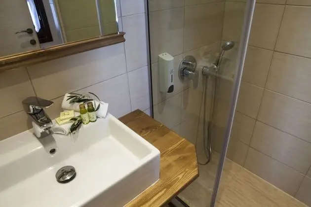 Tek Büyük Yataklı Oda, Dağ Manzaralı (Ladainia)