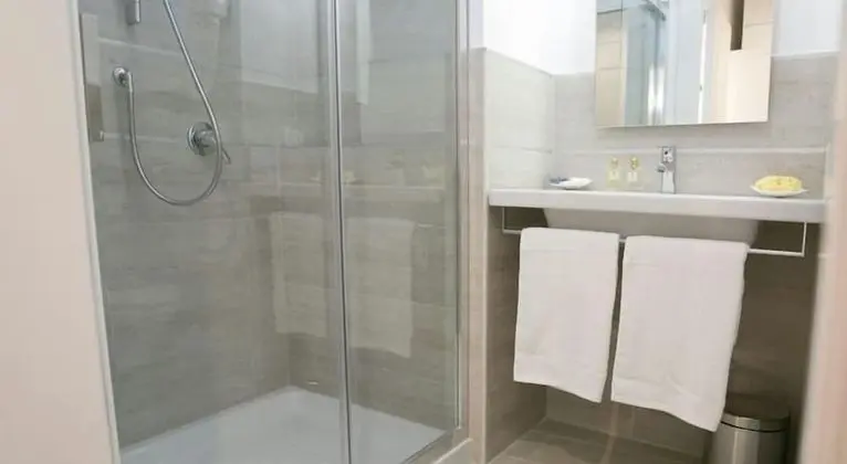 Tek Büyük Yataklı Oda, Balkon