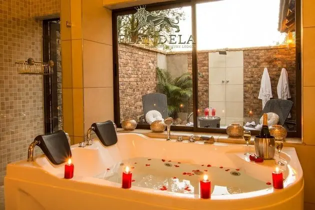 Honeymoon Süit, Göl Manzaralı
