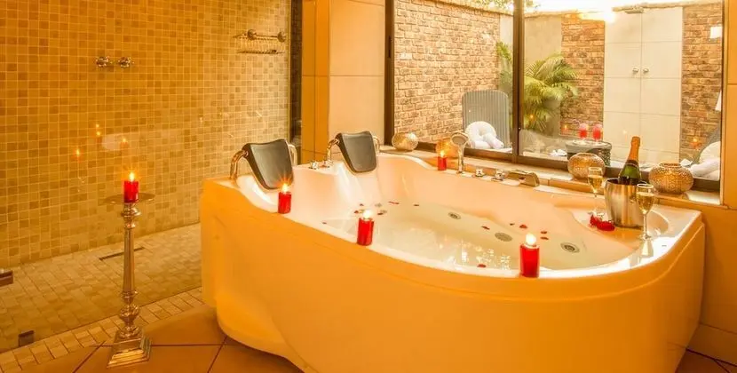 Honeymoon Süit, Göl Manzaralı