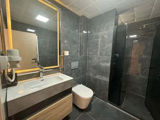 Dağ Manzaralı Standard Köşe Oda