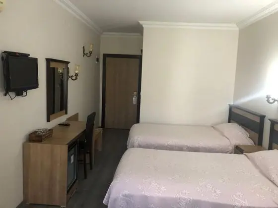 Triple, Bahçe Manzaralı