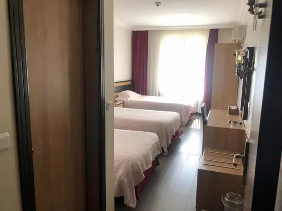 Triple, Bahçe Manzaralı