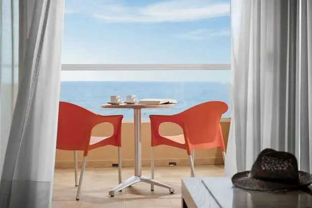 Family Oda, Deniz Manzaralı (4 adults and 2 children)