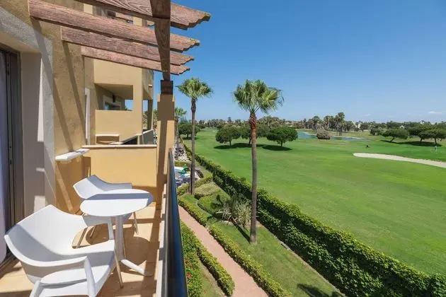 Tek Büyük Yataklı Oda, Golf Manzaralı ( 2 adults + 1 child)