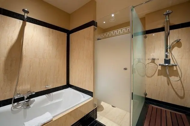 Deluxe Büyük Yataklı Tek Kişilik Oda, Bahçe Manzaralı