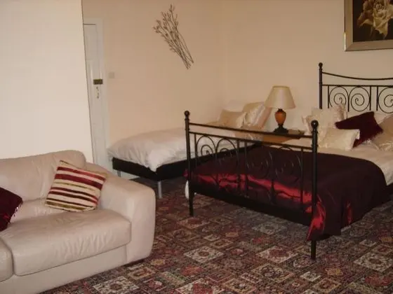 Deluxe Family Room (Room 2)