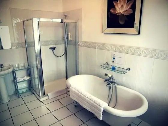 Deluxe Family Room (Room 2)