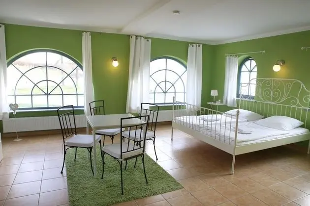 Tek Büyük veya İki Ayrı Yataklı Oda, Bahçe Manzaralı