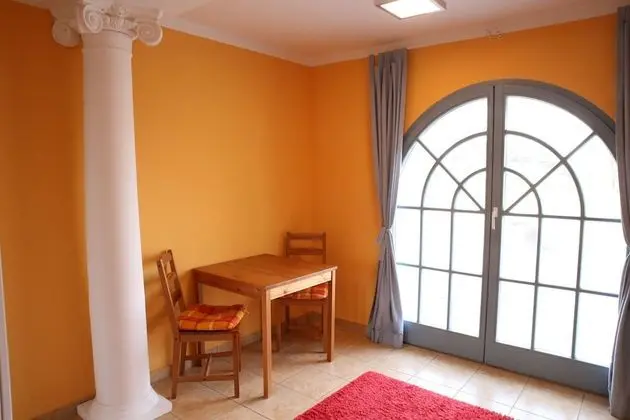 Tek Büyük veya İki Ayrı Yataklı Oda, Bahçe Manzaralı