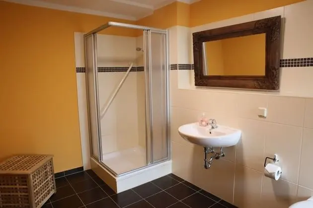 Tek Büyük veya İki Ayrı Yataklı Oda, Bahçe Manzaralı