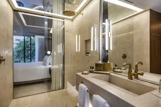 Luxury Oda