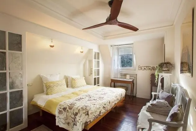 Tek Büyük veya İki Ayrı Yataklı Oda, Ortak Banyo