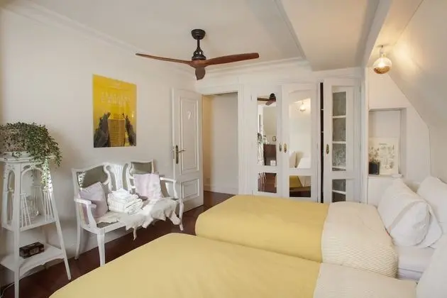 Tek Büyük veya İki Ayrı Yataklı Oda, Ortak Banyo