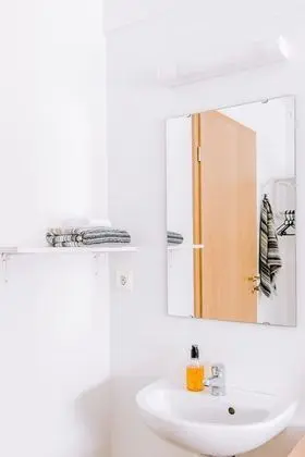 Üç Kişilik Oda, Ortak Banyo