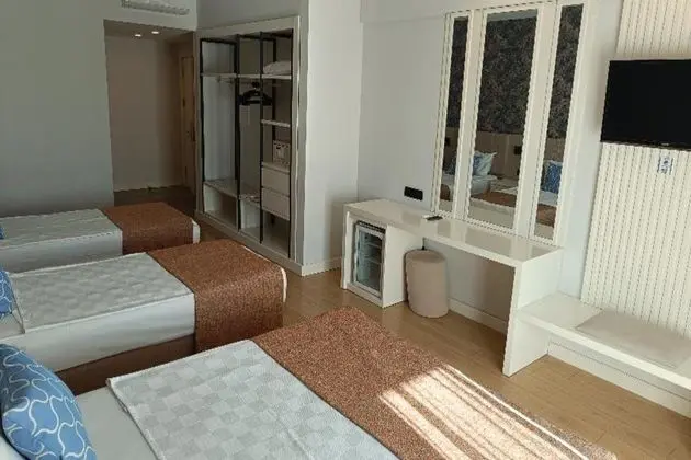 Standard Quad Large Room