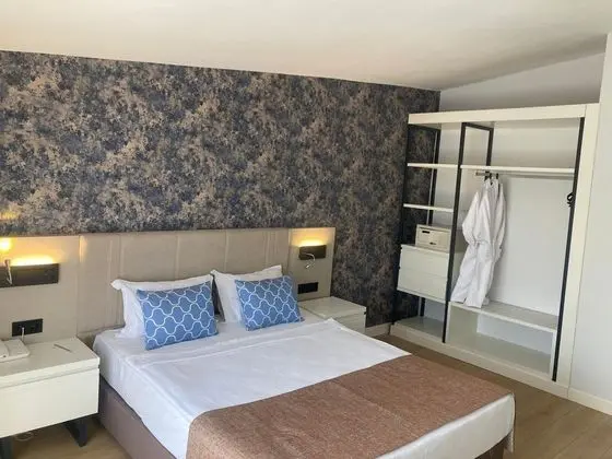 Suite Family Room