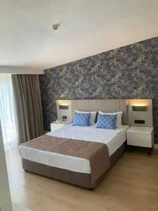 Suite Family Room