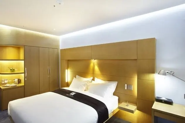 Deluxe Double Room (W - New Wing, Call Hotel directly to check Corner Room availability)