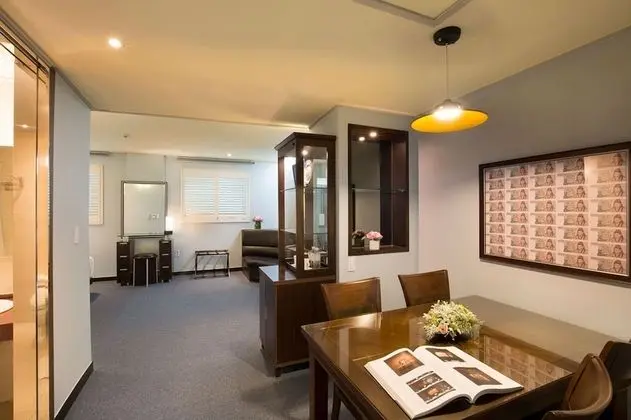 Regent Suite (Main Wing)