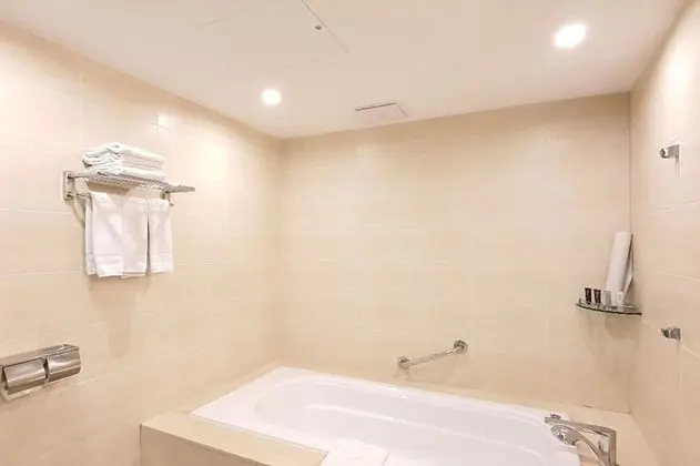 Regent Suite (Main Wing)