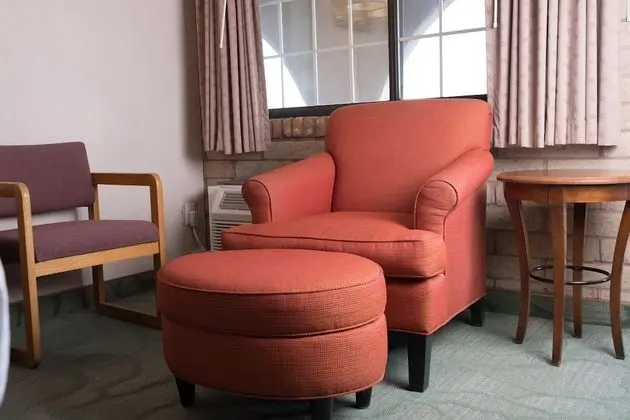 Oda (1 Queen Bed with Refrigerator)