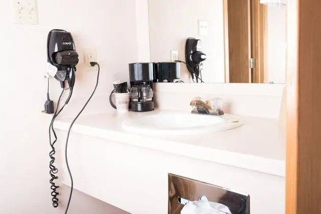 Oda (1 Queen Bed with Refrigerator)