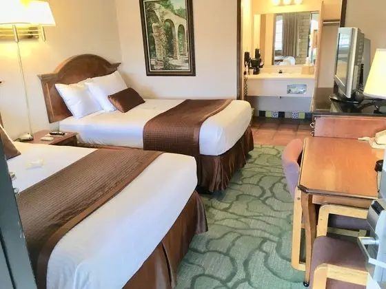 Oda (2 Full Sized Beds with Refrigerator)