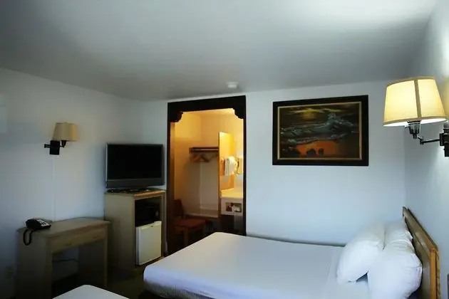 Oda (2 Full Sized Beds with Refrigerator)