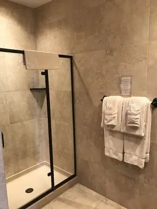 Süit, 1 En Büyük (King) Boy Yatak, Küçük Mutfak, Ek Bina