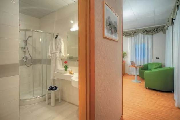 Superior Tek Büyük veya İki Ayrı Yataklı Oda