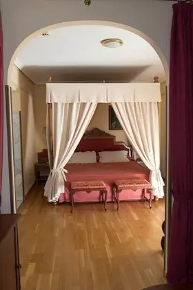 Grand Tek Büyük Yataklı Oda