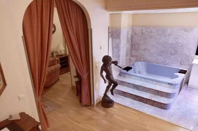 Grand Tek Büyük Yataklı Oda