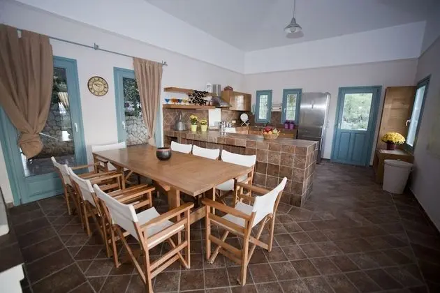 Villa, Denize Sıfır (Tennis Court)