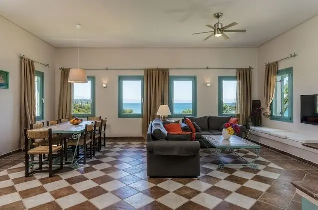 Villa, Denize Sıfır (Tennis Court)