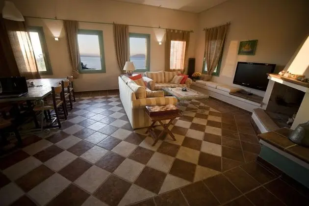 Villa, Denize Sıfır (Tennis Court)