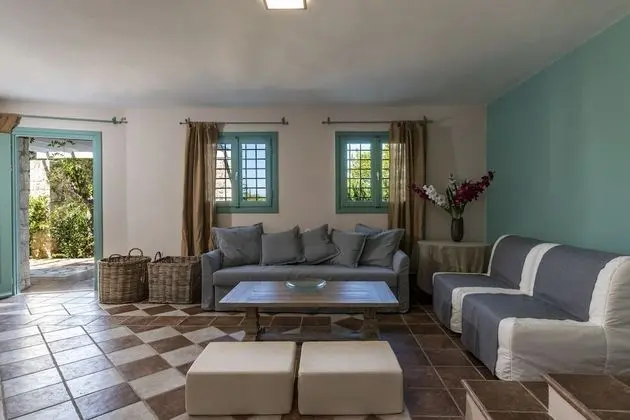 Villa, Denize Sıfır (Tennis Court)