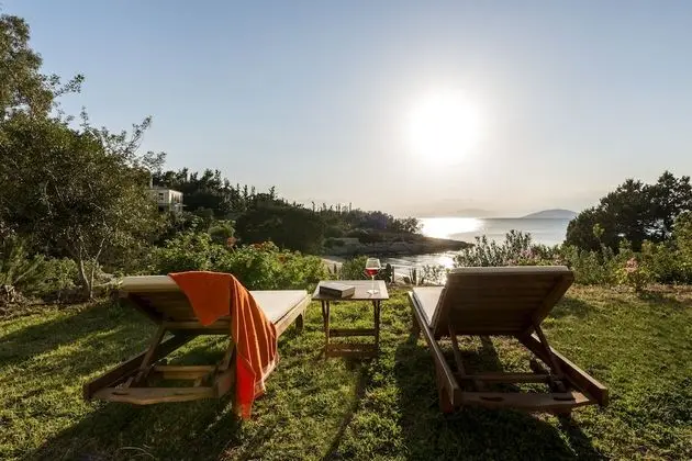 Villa, Denize Sıfır (Tennis Court)