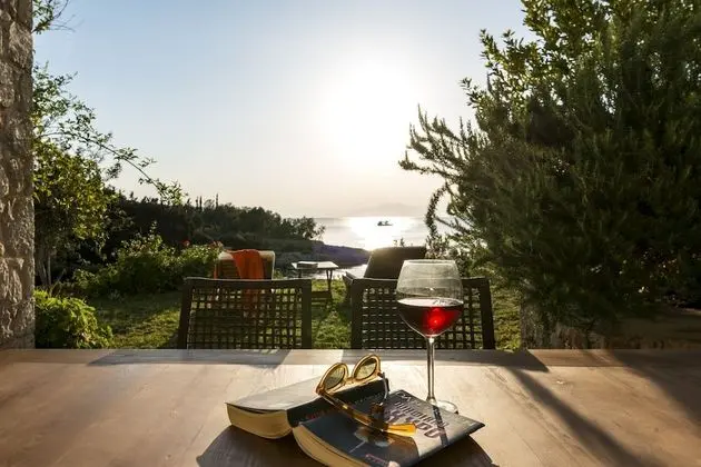 Villa, Denize Sıfır (Tennis Court)