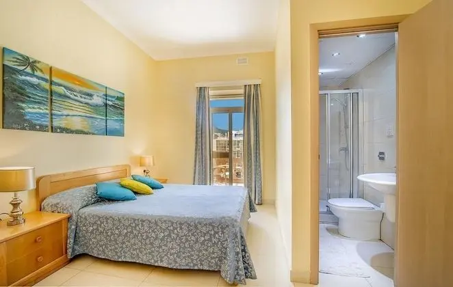 Comfort Tek Büyük veya İki Ayrı Yataklı Oda