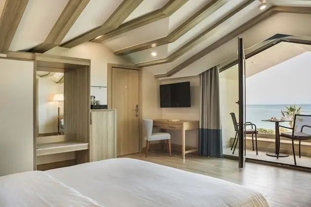 Tek Büyük Yataklı Oda, Balkon, Deniz Manzaralı