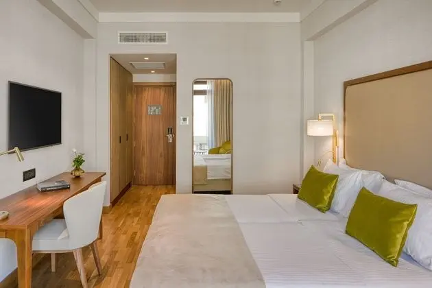 Premium Tek Büyük veya İki Ayrı Yataklı Oda, Kısmi Deniz Manzaralı