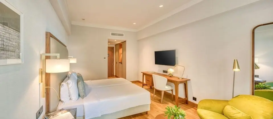 Superior Side View Triple Room