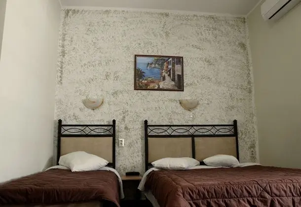 Üç Kişilik Oda